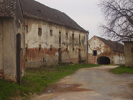 &Ouml;tv&ouml;s, Sz&eacute;chelyi-kast&eacute;ly, ist&aacute;ll&oacute;