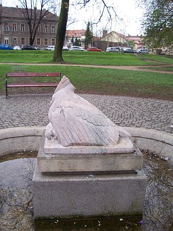 Pelik&aacute;n szobor Szombathely