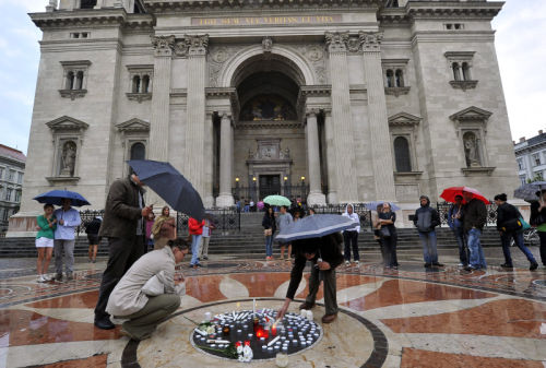 B&aacute;ndy Kat&aacute;ra eml&eacute;keztek Budapesten