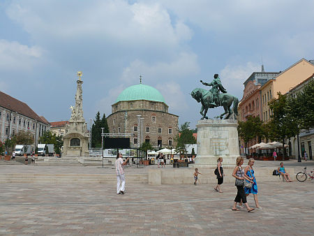 P&eacute;cs, Sz&eacute;chenyi t&eacute;r