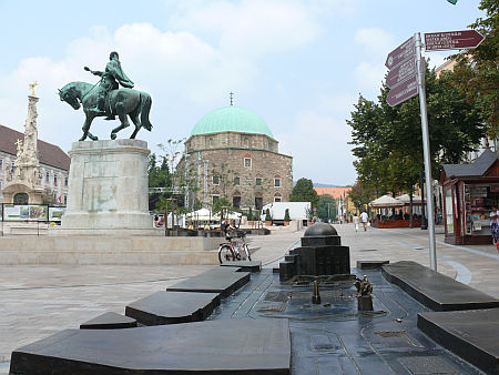 P&eacute;cs, Sz&eacute;chenyi t&eacute;r