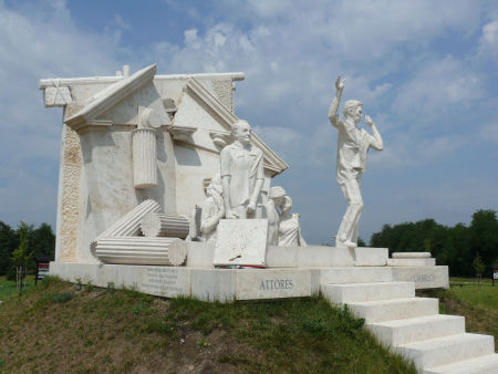 P&aacute;neur&oacute;pai Piknik Eml&eacute;kpark