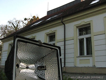 Rongálás a szombathelyi kaszinó előtt