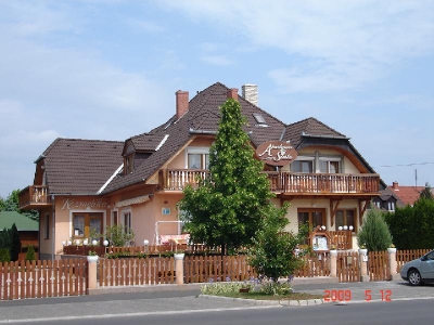 Sz&aacute;ll&aacute;s, B&uuml;kf&uuml;rdő