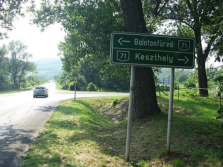 Stoppal a Balatonra