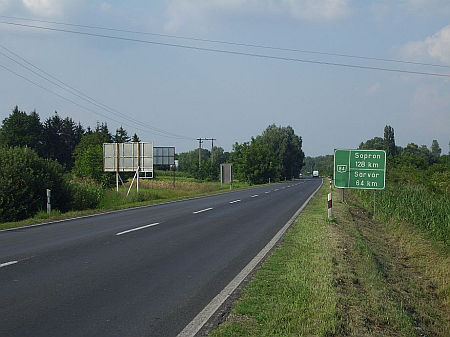 Stoppal a Balatonra