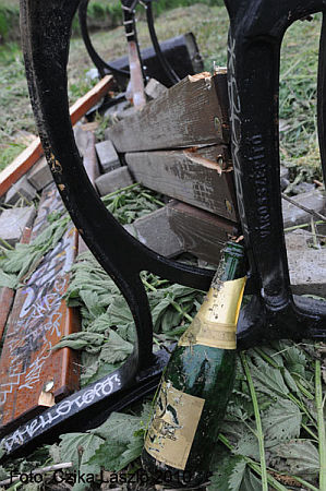 Vandalizmus a Perint mellett