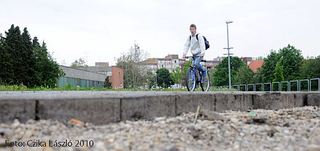 Vandalizmus a Perint mellett