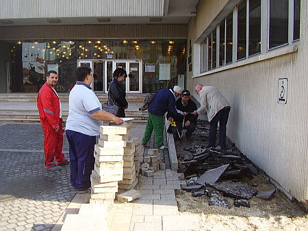 V&aacute;rosh&aacute;za
