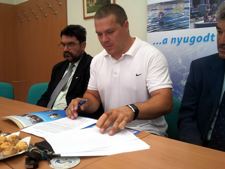 Pars és Fazekas aláírt - A Vasivíz Zrt. segíti a két sportoló olimpiai felkészülését