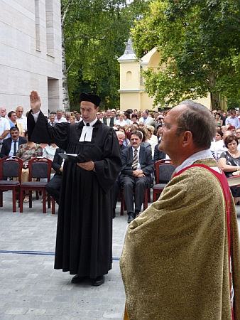 Celld&ouml;m&ouml;lk, v&aacute;rosh&aacute;za &aacute;tad&aacute;s