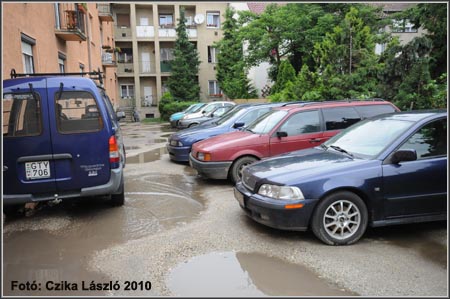 Eső ut&aacute;n egy nappal Szombathelyen