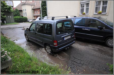Eső ut&aacute;n egy nappal Szombathelyen