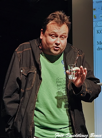 We&ouml;res S&aacute;ndor Sz&iacute;nh&aacute;z sajt&oacute;t&aacute;j&eacute;koztat&oacute;