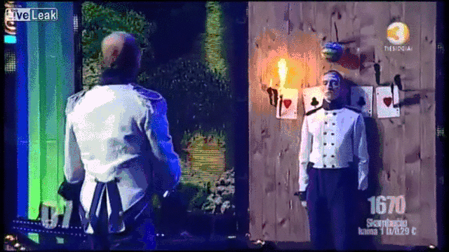 Ez közel volt: a késdobáló Ez közel volt: a késdobáló