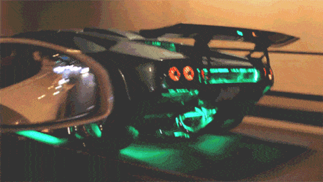 Jobbról előz a Lamborghini Diablo