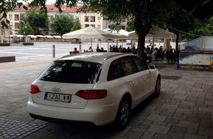 Iza a szombathelyi Fő téren is közlekedik Iza a szombathelyi Fő téren is közlekedik
