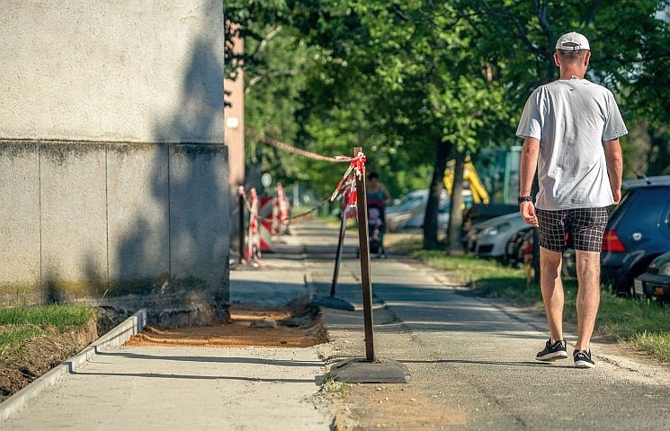 Nyílt levél a Szent Gellért utca és a Diófa utca lakóitól. Nyílt levél a Szent Gellért utca és a Diófa utca lakóitól.