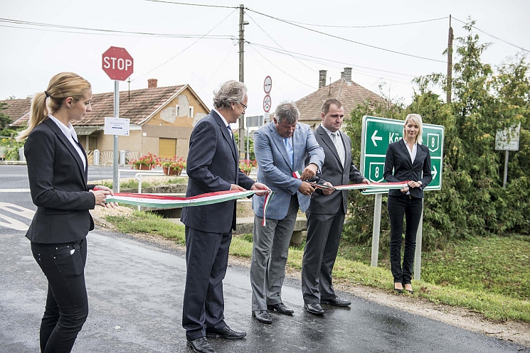 Megújult a 8-as főút Vasvár és Körmend közötti szakasza Megújult a 8-as főút Vasvár és Körmend közötti szakasza