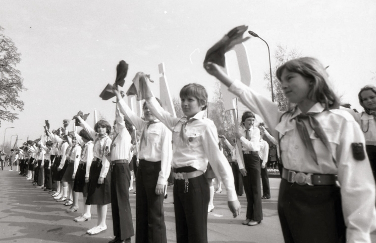 Úttörőavatás Szombathelyen 1980-ban (Fotó: Czika László) Úttörőavatás Szombathelyen 1980-ban (Fotó: Czika László)