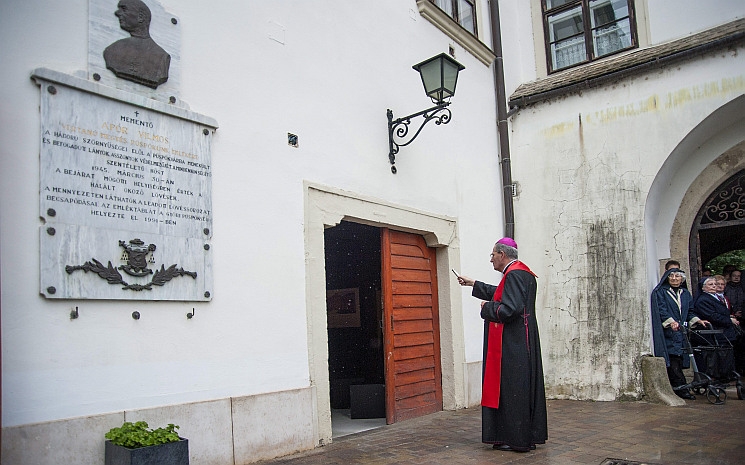 Apor Vilmos püspökre emlékeztek Győrben