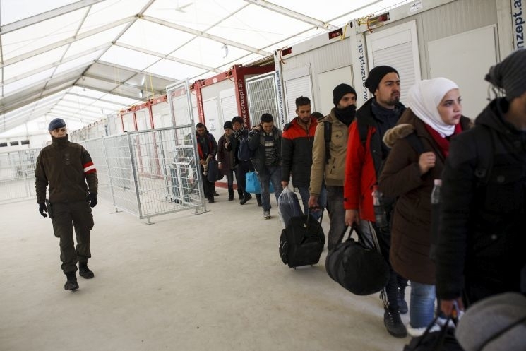 Ausztria saját lépéseket tesz, nem vár Európára Ausztria saját lépéseket tesz, nem vár Európára