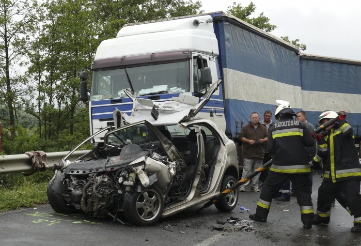 Csoda, hogy túlélte a balesetet a sofőr Csoda, hogy túlélte a balesetet a sofőr