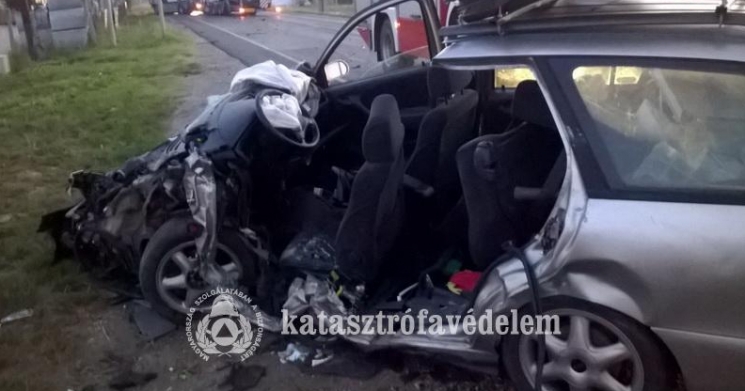 Kamionnal ütközött egy személyautó Nádasdon Kamionnal ütközött egy személyautó Nádasdon