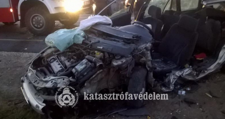Kamionnal ütközött egy személyautó Nádasdon Kamionnal ütközött egy személyautó Nádasdon