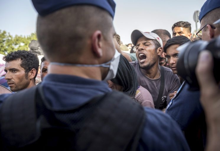 Tömeges bevándorlás okozta válsághelyzet Vas megyében is (Folyamatosan frissítve!) Tömeges bevándorlás okozta válsághelyzet Vas megyében is (Folyamatosan frissítve!)