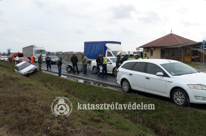 Két baleset a 8-as főúton