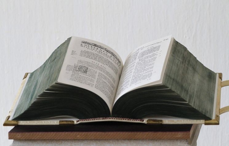 425 éve nyomtatták a Vizsolyi Bibliát 425 éve nyomtatták a Vizsolyi Bibliát
