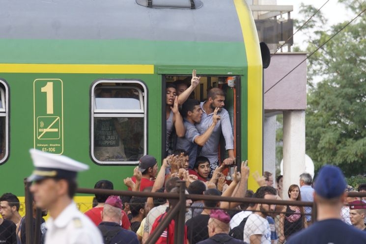 Migránsok szálltak fel a Budapestről Szzombathelyre induló intercityre Migránsok szálltak fel a Budapestről Szzombathelyre induló intercityre