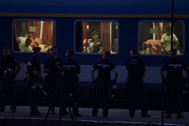 Migránsok szálltak fel a Budapestről Szzombathelyre induló intercityre Migránsok szálltak fel a Budapestről Szzombathelyre induló intercityre