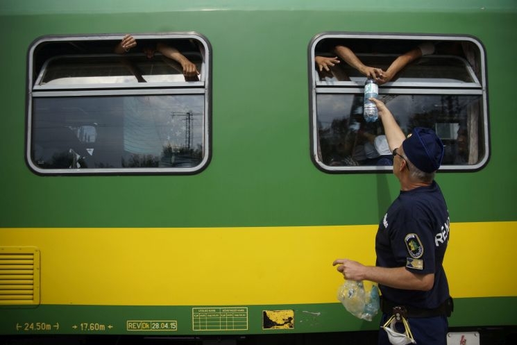 Migránsok szálltak fel a Budapestről Szzombathelyre induló intercityre