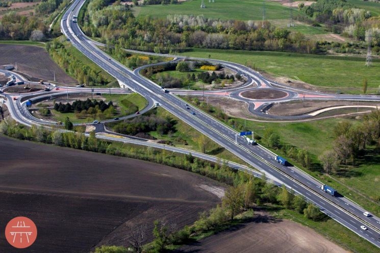 Befejező üteméhez érkezett az M85 Enese – Csorna szakasz építése Befejező üteméhez érkezett az M85 Enese – Csorna szakasz építése