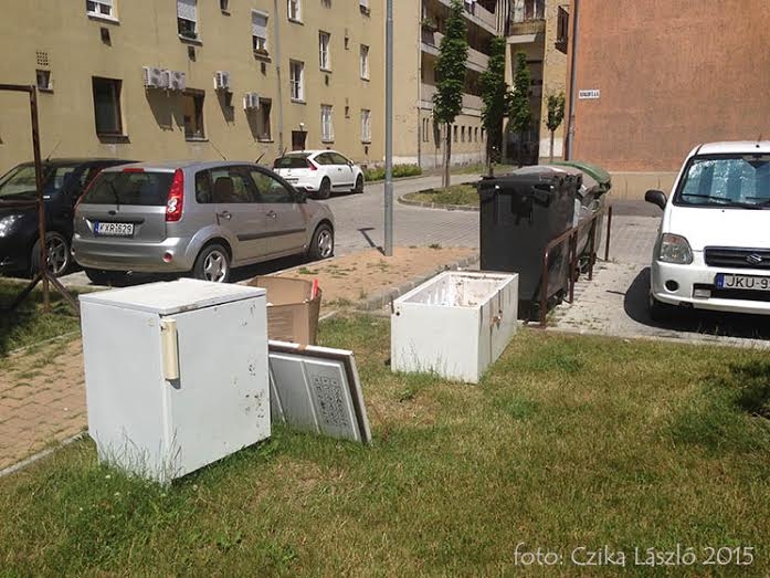 Hűtők a szombathelyi Király utcai tömbbelsőben Hűtők a szombathelyi Király utcai tömbbelsőben