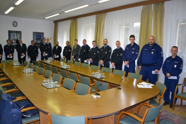 Kifújhatják magukat a bevándorlás kezelésében részt vett rendőrök Kifújhatják magukat a bevándorlás kezelésében részt vett rendőrök