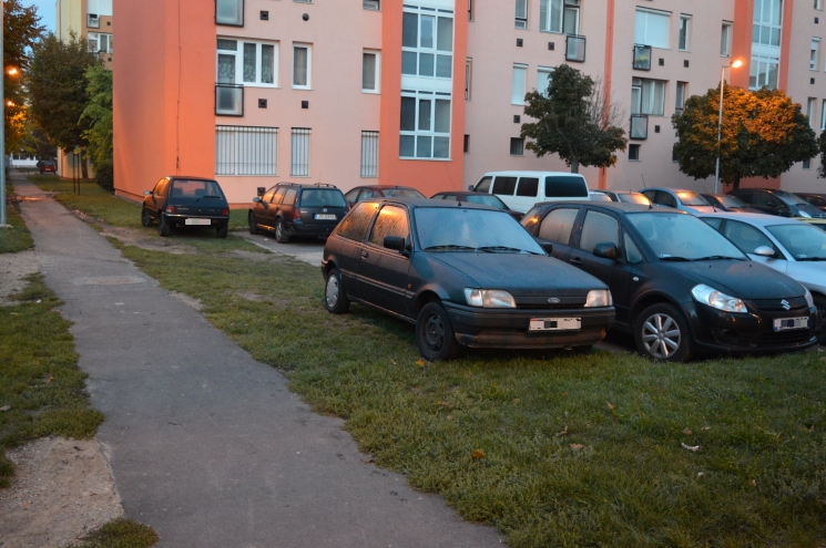 Olvasóink belehúztak: Újabb kreatív parkolások Szombathelyen 