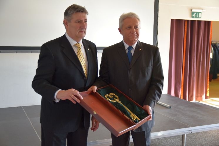 Oroszország vagy az USA jobb partner Európa számára? Oroszország vagy az USA jobb partner Európa számára?