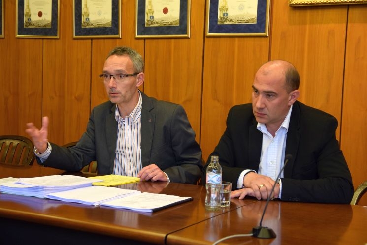 Közgyűlés utáni sajtótájékoztatók (2015. április) Közgyűlés utáni sajtótájékoztatók (2015. április)