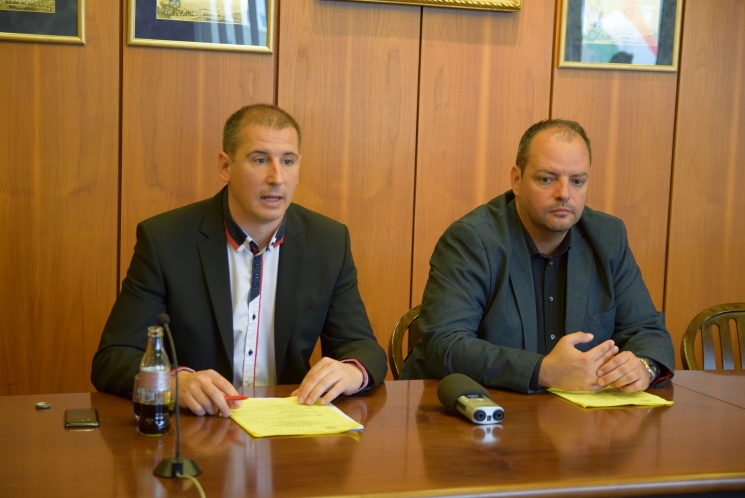 Közgyűlés utáni sajtótájékoztatók (2015. április) Közgyűlés utáni sajtótájékoztatók (2015. április)