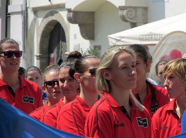 Kosarasok lepték el Sopron Fő terét Kosarasok lepték el Sopron Fő terét