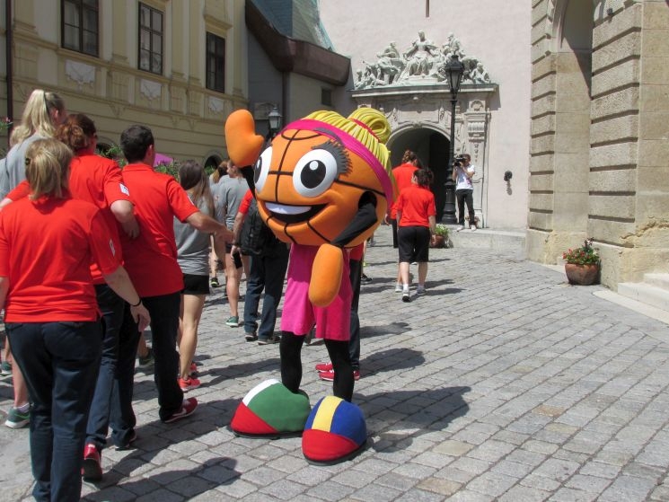 Kosarasok lepték el Sopron Fő terét Kosarasok lepték el Sopron Fő terét