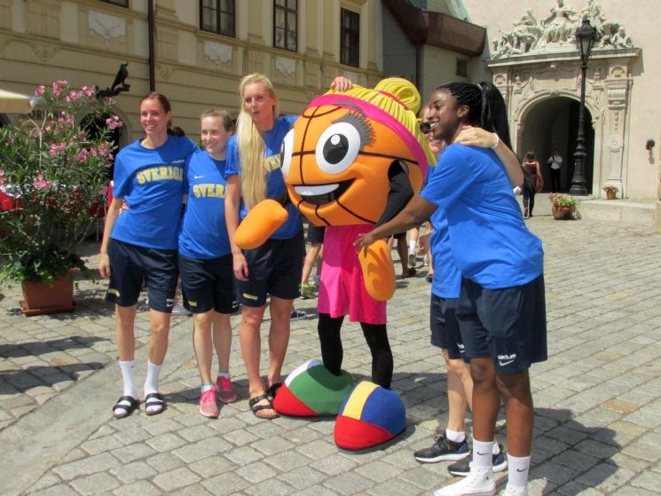 Kosarasok lepték el Sopron Fő terét Kosarasok lepték el Sopron Fő terét