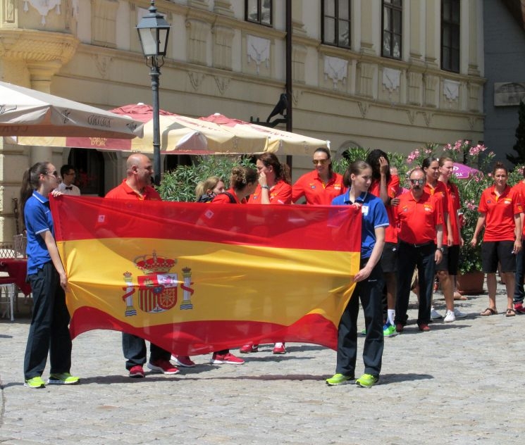 Kosarasok lepték el Sopron Fő terét Kosarasok lepték el Sopron Fő terét