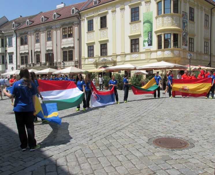 Kosarasok lepték el Sopron Fő terét Kosarasok lepték el Sopron Fő terét