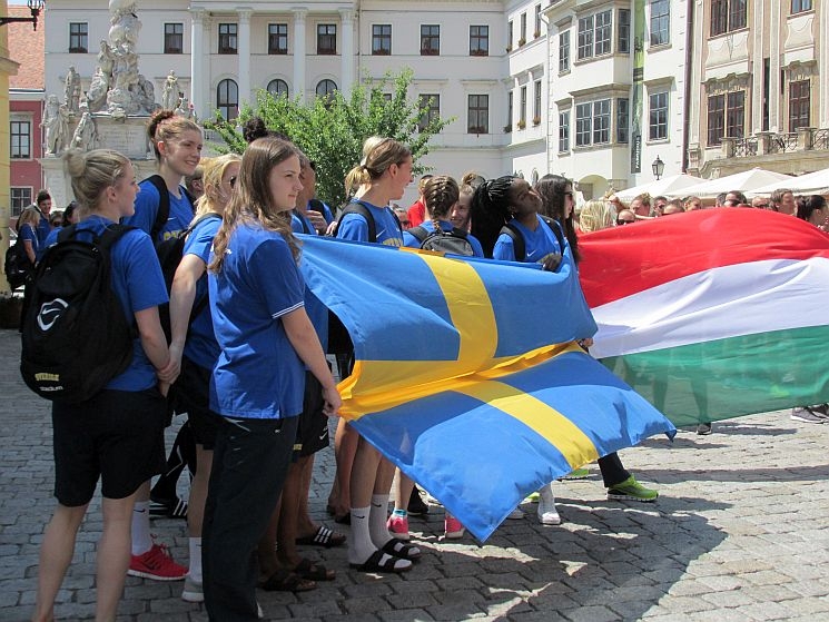 Kosarasok lepték el Sopron Fő terét Kosarasok lepték el Sopron Fő terét