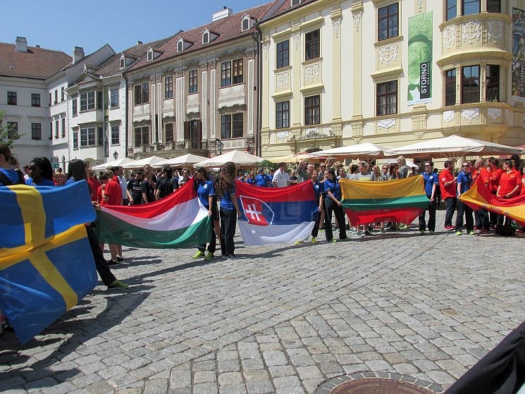 Kosarasok lepték el Sopron Fő terét Kosarasok lepték el Sopron Fő terét