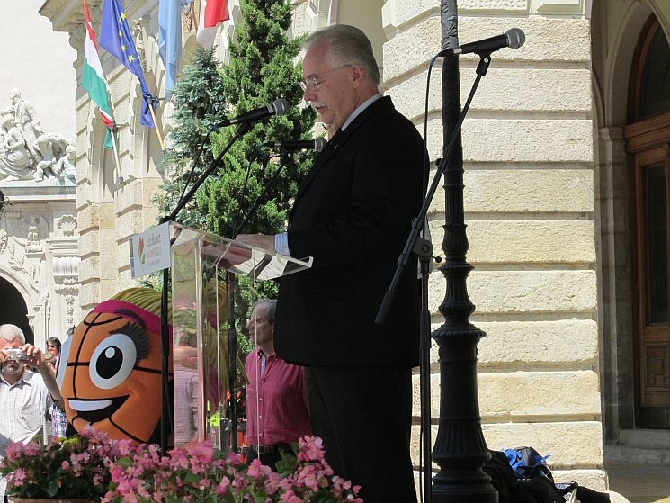 Kosarasok lepték el Sopron Fő terét Kosarasok lepték el Sopron Fő terét